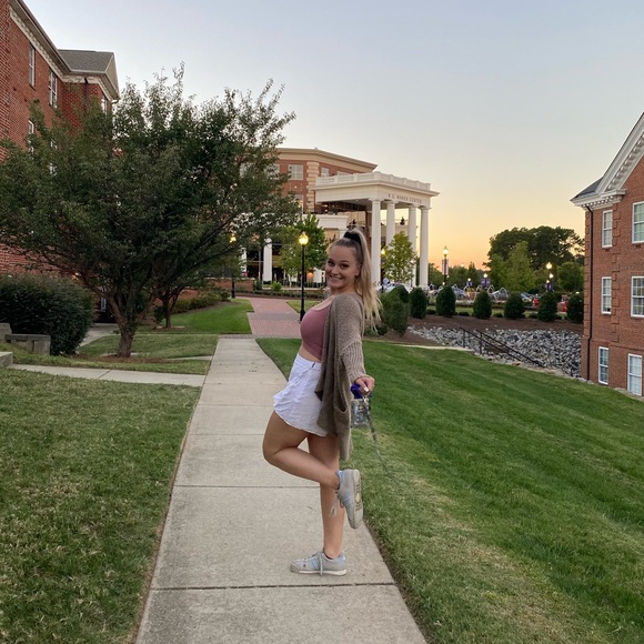 Meet your Posher, Nichole - Picture 5 of 6